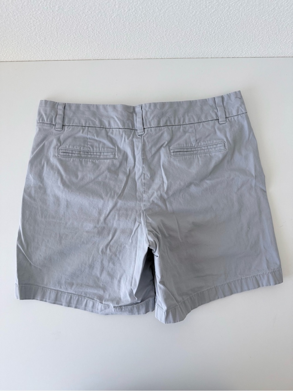 Tommy Hilfiger Flat Front Grey Chino Shorts Womens Size 10 Cotton Stretch - Picture 2 of 12